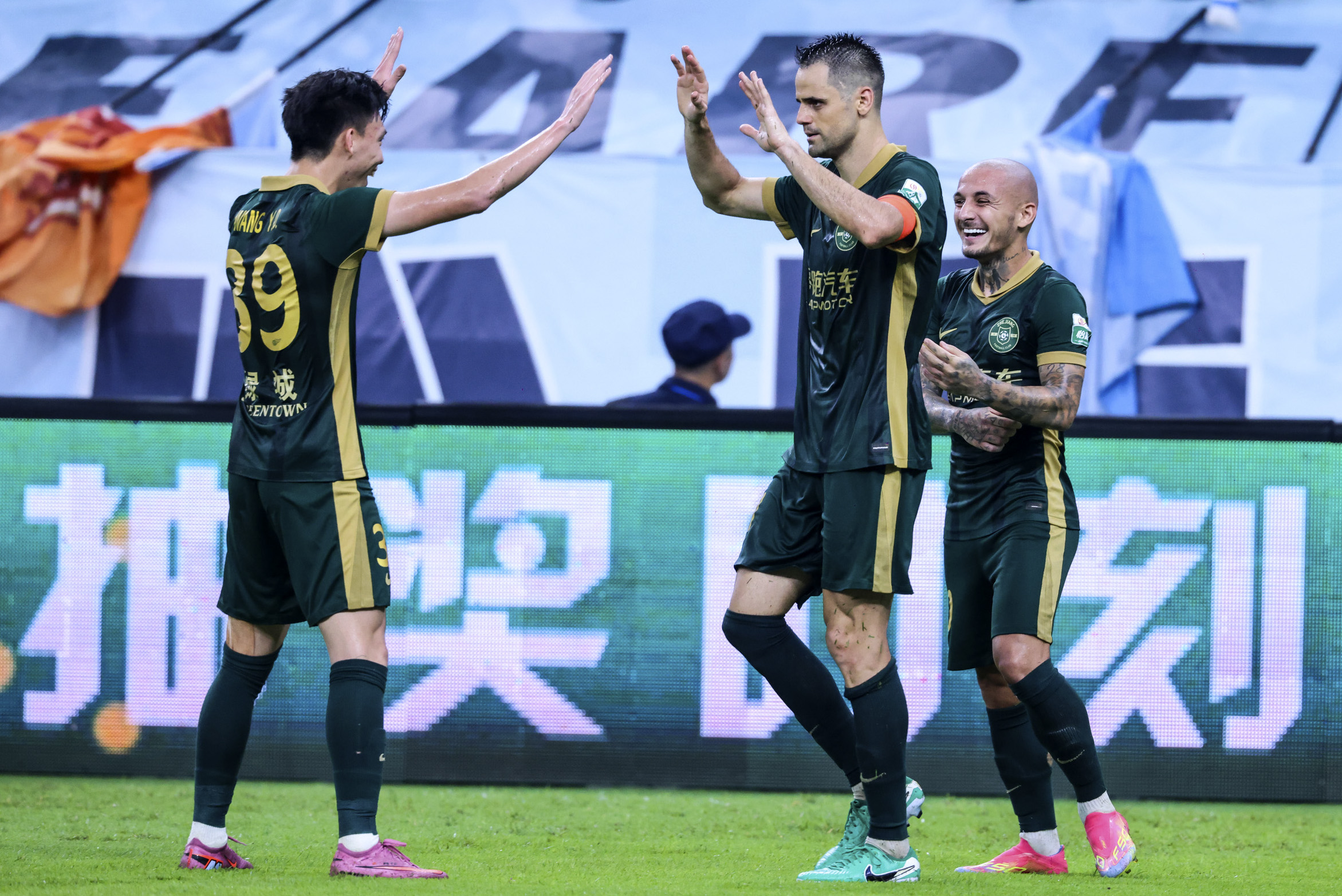 关于国内足球俱乐部备受期待的洲际足球对决即将拉开序幕的信息