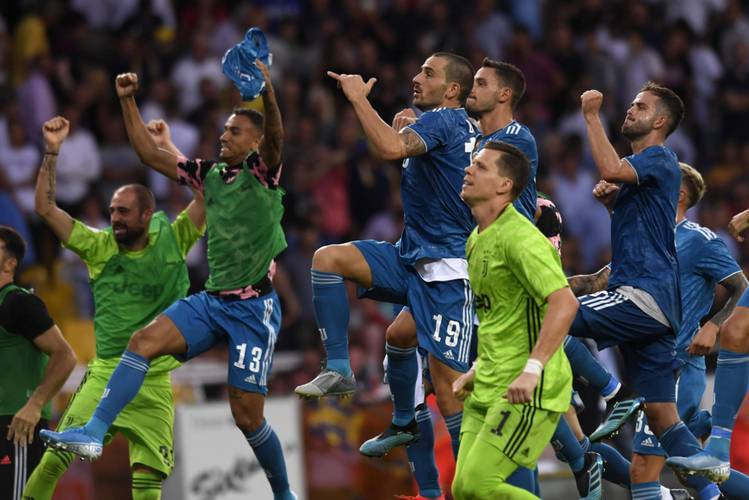 足球比赛中球员的技术表现，谁能成为焦点？